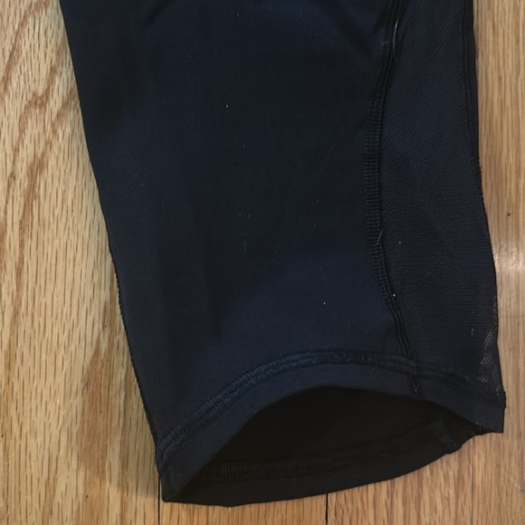 Lululemon 6 Train Times Crop 17" Black Crop Leggings great pre owned condition - Picture 6 of 14